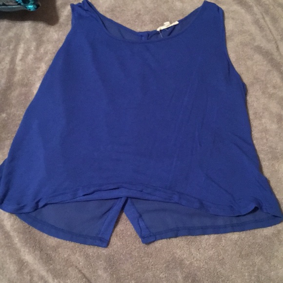 Button down back shirt. - Picture 1 of 2